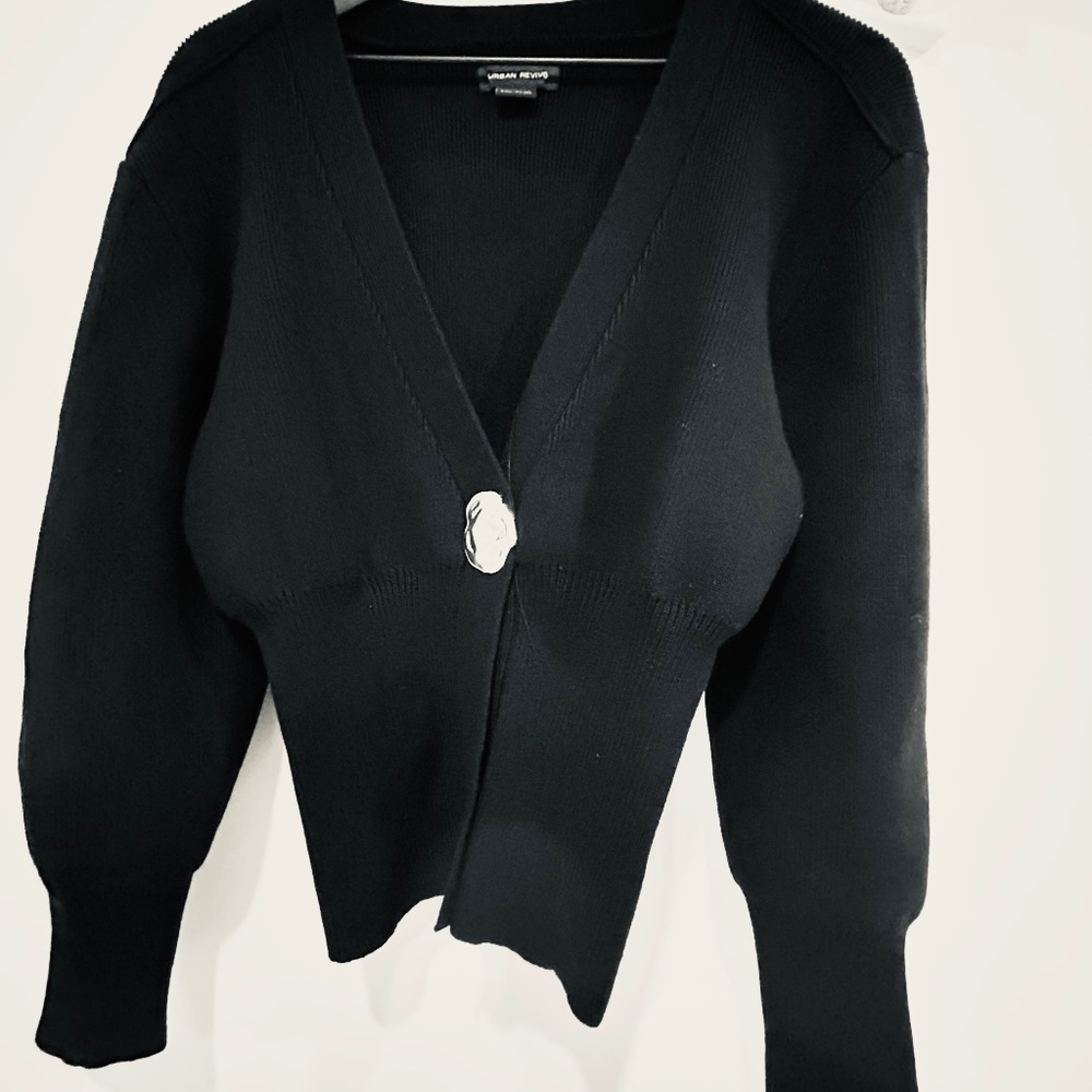 Urban Revivo Black and Gold Cardigan-Sweater.